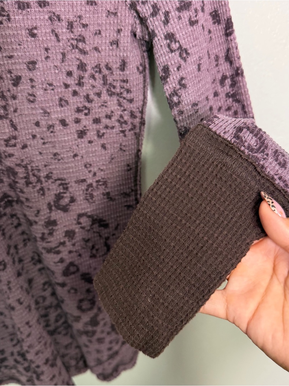 Free People WE THE FREE Women's DAVIS MOTTLED Sweater Purple Thermal Henley Sz M - Picture 4 of 5
